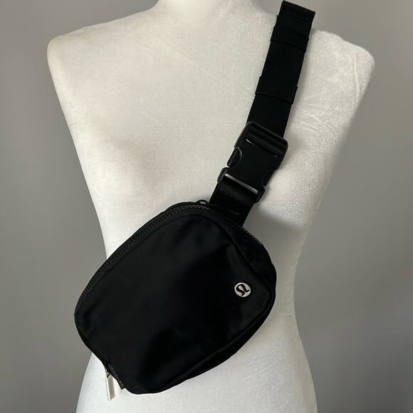 lululemon athletica Handbags - LULULEMON black everywhere belt bag 1L